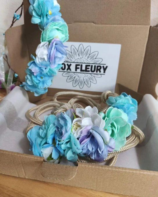 Ensemble "Fleury" (licol + couronne de fleurs bleu clair)